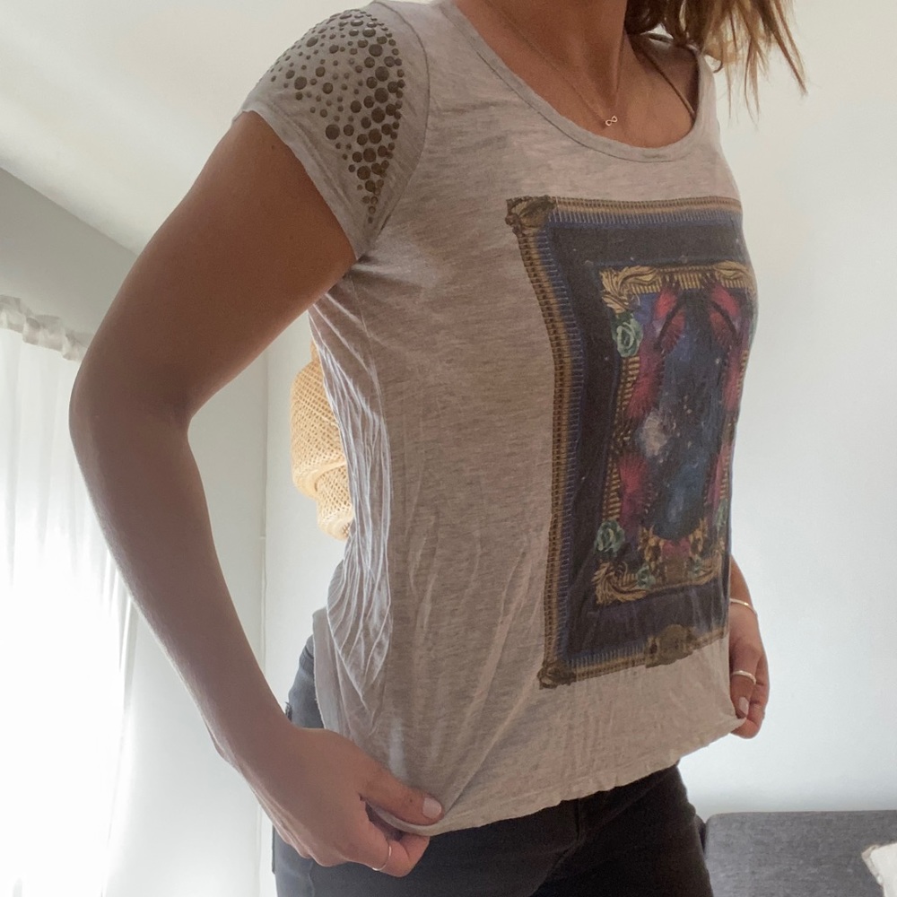 GUESS like new - Picture 2 of 2